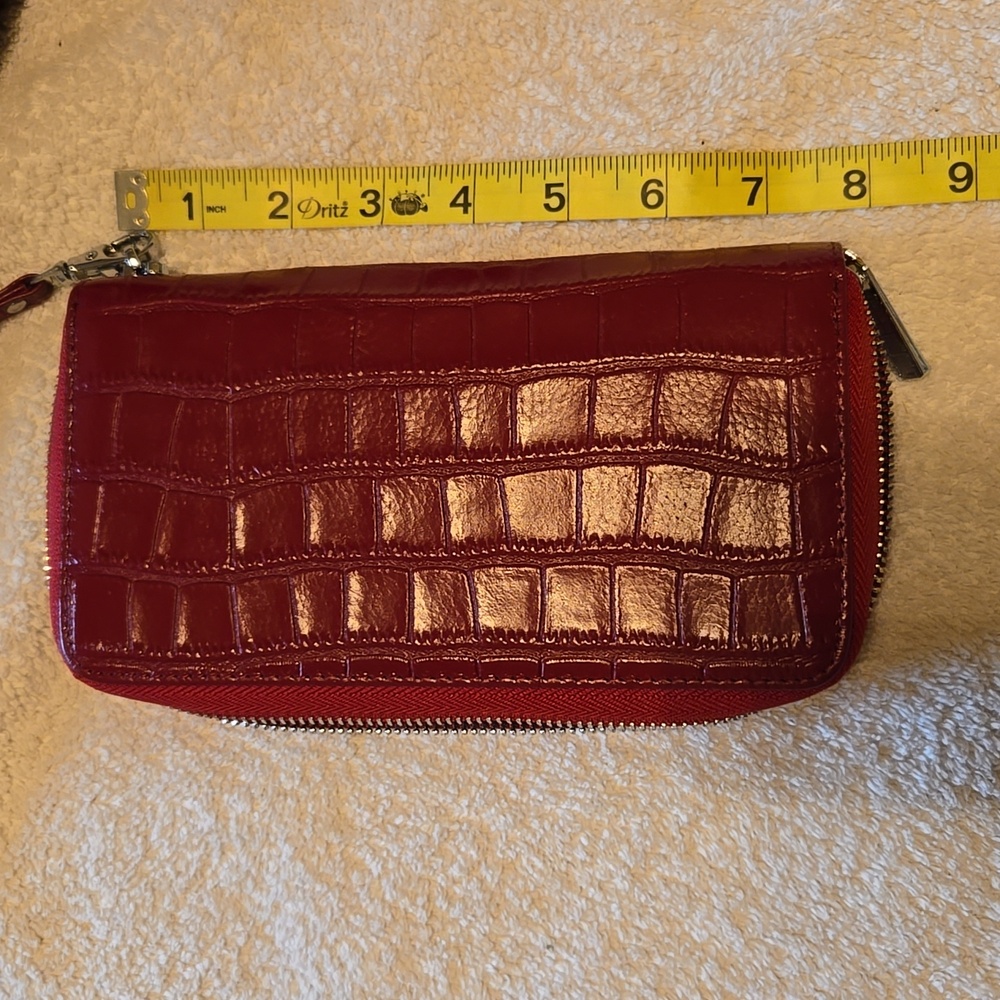 Womens zippered wallet